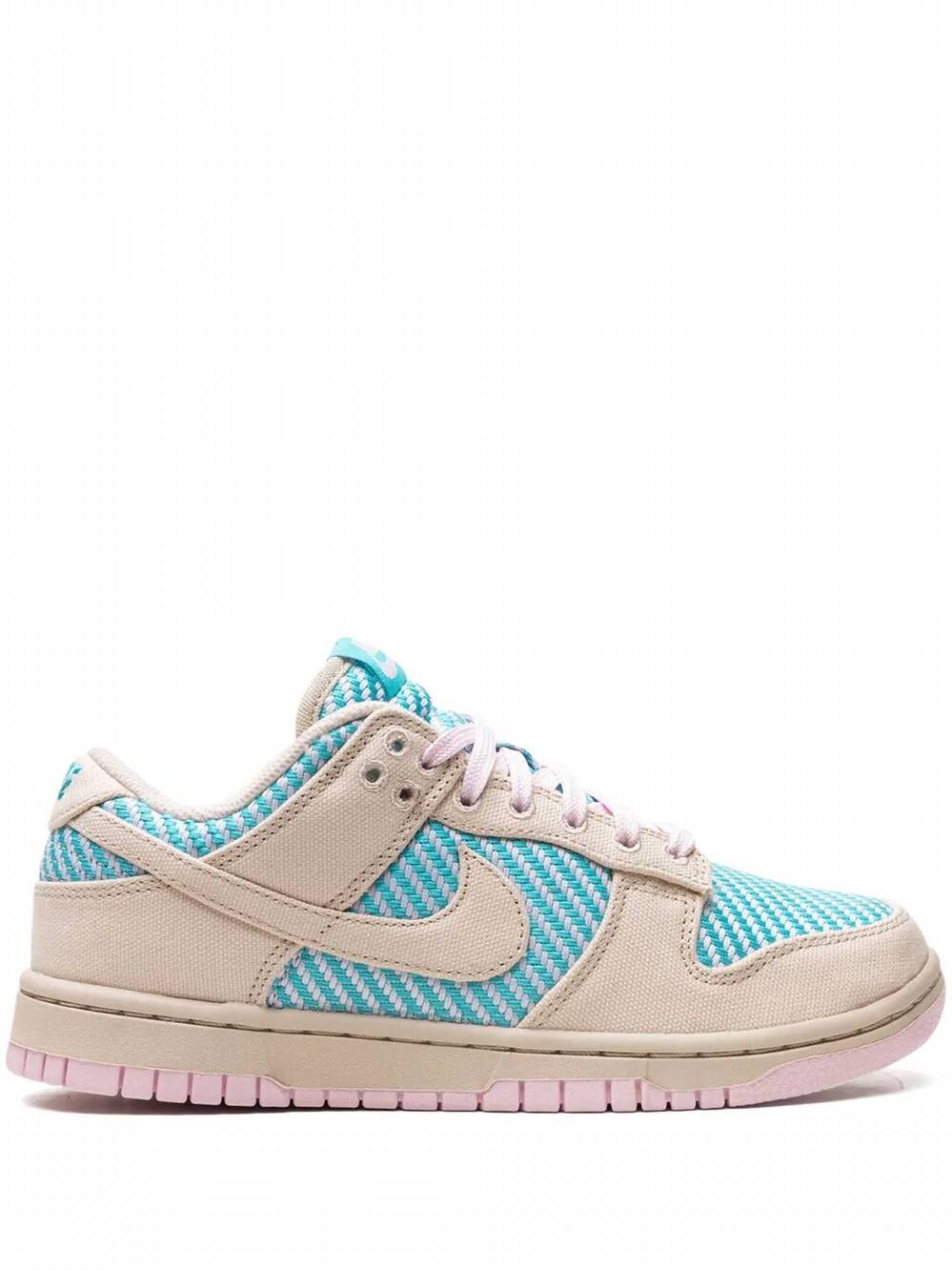 NEW NIKE women's dunk low sneakers in heat wave